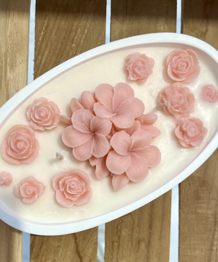 Sójová sviečka Plávajúca záhrada  ružová s vôňou tulipánov